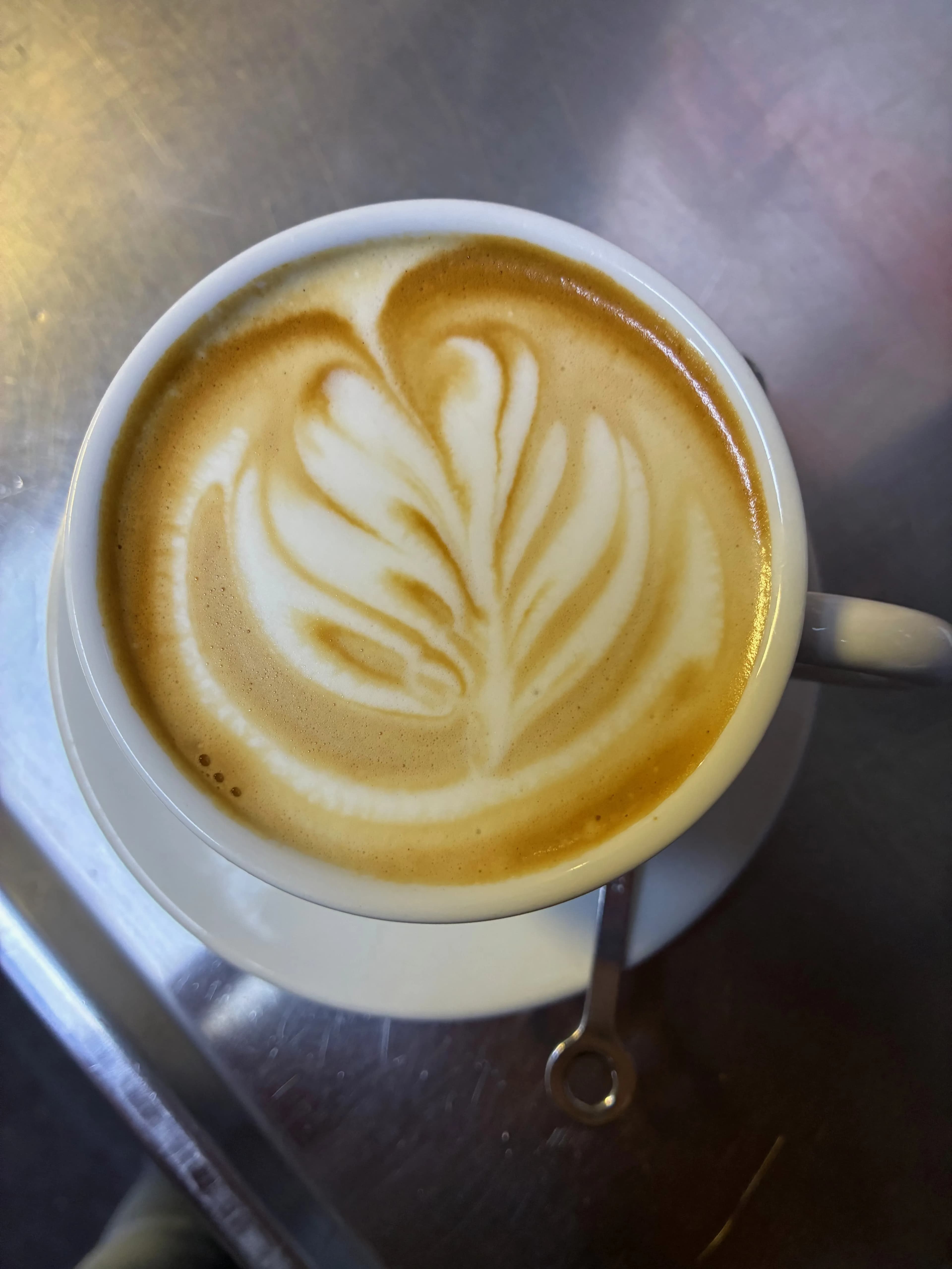 Caffè e taglieri di salumi